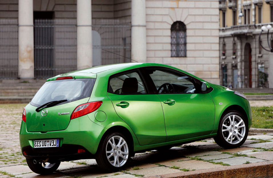 Замена аккумулятора Mazda 2